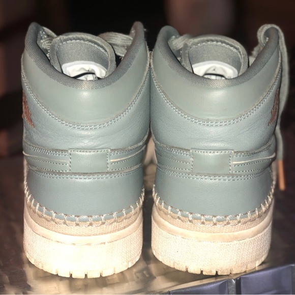 🔥AIR JORDAN RETRO 1🔥
       HIGH TOPS - Picture 8 of 11